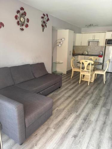Las Americas 1-Bed Apt Sleeps 5 Pool Parking