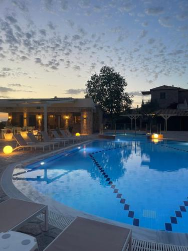 Bazén v ubytování Kolokotronis Hotel & Spa nebo v jeho okolí