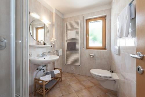 Ένα μπάνιο στο Trinnerhof- Hof Chalets und Obsthof