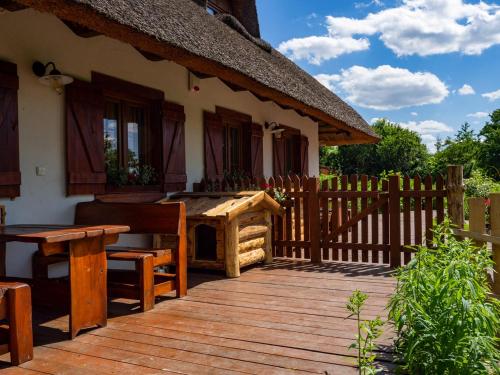 a porch of a house with a wooden deck at Dworek Króla Stanisława - Apartament Jaśminowy in Węgorzewo