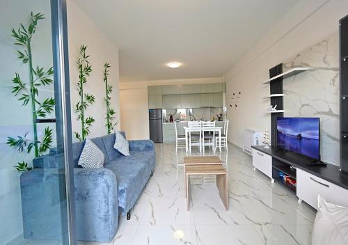 Gambar di galeri bagi Blue Slide House - 1BR, Waterpark, Shoreline di Golem