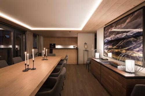 Whitney - Plenty of Space, 2 Min from Station