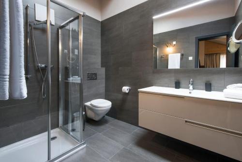 Williamson - Quiet Modern Comfort by the Station