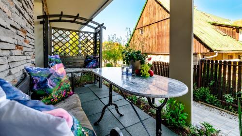 a patio with a table and chairs on a balcony at Apartamenty Good Time - Belle View - Centrum in Szklarska Poręba