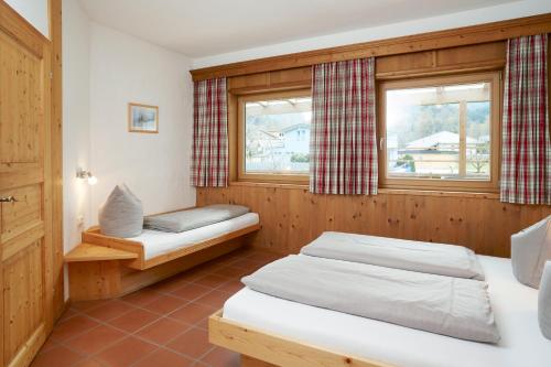 Postel nebo postele na pokoji v ubytování Chalet Pienz