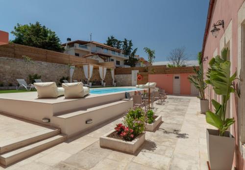 Swimmingpoolen hos eller tæt på Arhontiko Arhanes Suites