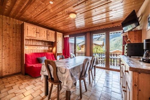 a kitchen and dining room with a table and chairs at La Flèche d'Or in Châtel