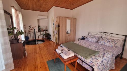 a bedroom with a bed with towels on it at Laurel's home in Dháfni