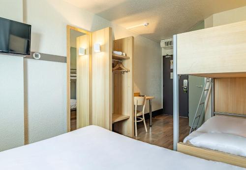 a bedroom with a bed and a bunk bed at B&B HOTEL Poitiers 1 Futuroscope in Chasseneuil-du-Poitou
