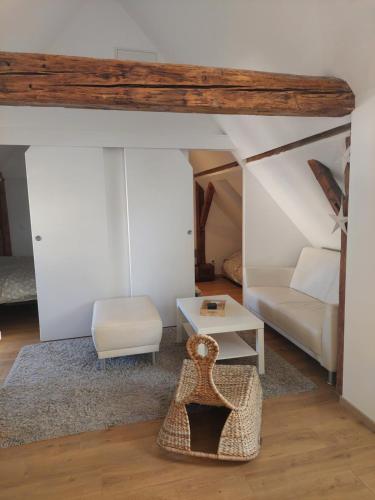 Photo de la galerie de l'établissement Au jardin de Lucie étage, à Sainte-Croix-en-Plaine