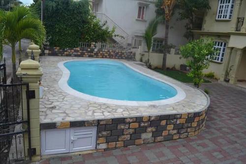 Rs villa 3 share apartment with private room 100mts to the beach and bus stop