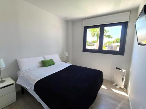 Ένα ή περισσότερα κρεβάτια σε δωμάτιο στο Bungalow Hidden Paradise, cerca de la playa Deveses