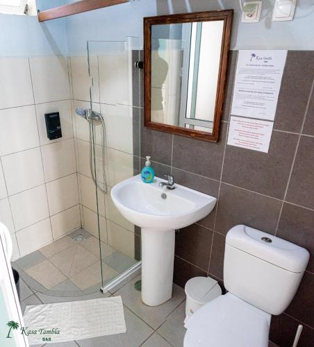a bathroom with a sink and a toilet and a shower at kasa Tambla in Ponta do Sol