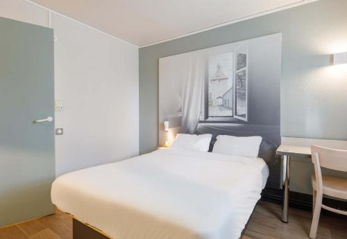 Postel nebo postele na pokoji v ubytování B&B HOTEL Moulins