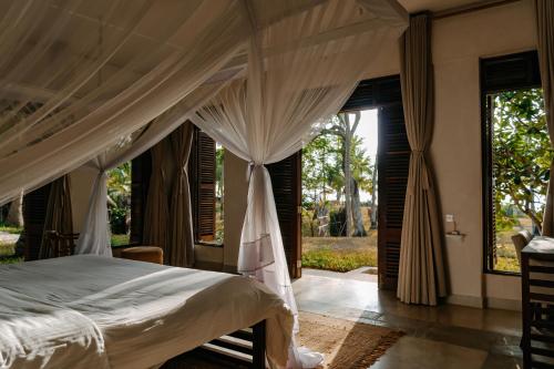 Postel nebo postele na pokoji v ubytování Maya kobe Beachfront Retreat Kilifi