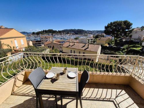 Photo de la galerie de l'établissement Bel appartement vue mer, plage et commerces à pied, à Saint-Mandrier-sur-Mer