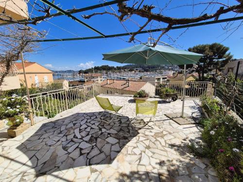 Photo de la galerie de l'établissement Bel appartement vue mer, plage et commerces à pied, à Saint-Mandrier-sur-Mer