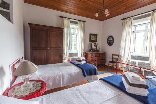 Ένα ή περισσότερα κρεβάτια σε δωμάτιο στο Casa das Duas Ribeiras