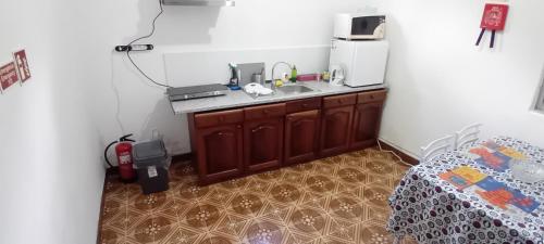 Η κουζίνα ή μικρή κουζίνα στο Vitorio's Guesthouse