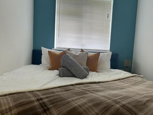 Postel nebo postele na pokoji v ubytování 2 Bed Apartment Near Gatwick