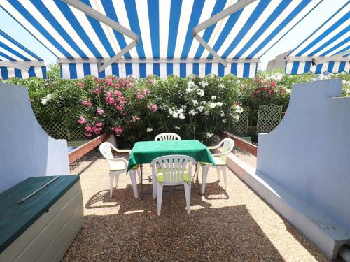 Studio Cabine avec terrasse ensoleillée, piscines, parking privé, à 500m de la plage - FR-1-307-133