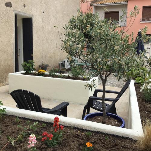 Κήπος έξω από το Charmant studio Vias village