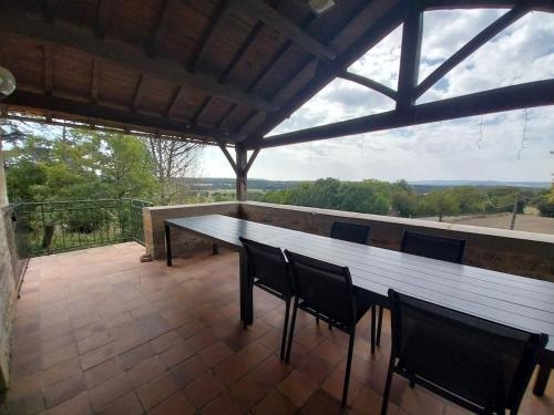 Photo de la galerie de l'établissement Maison en pierre vue panoramique, à Parisot