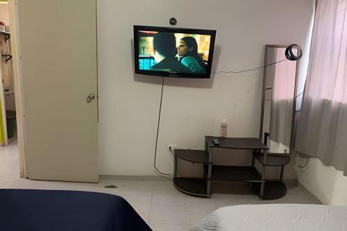 Televisyen dan/atau pusat hiburan di Acogedora casa en Chetumal