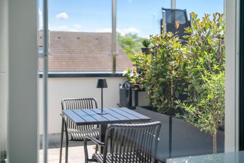 a table and two chairs sitting on a balcony at Katharinenbergblick in Endingen