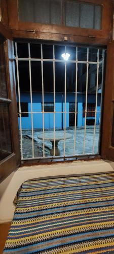 a window with a view of the ocean seen through it at El Gran Gomero Hostal & Motoposada in Resistencia