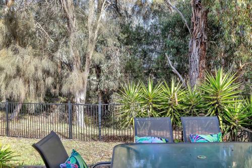 Zahrada ubytování Fleurieu Days - Leafy Hideaway by Victor Harbor
