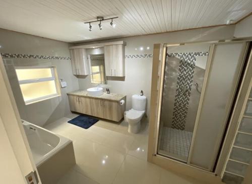 Koupelna v ubytování Eumbo CBD Self Catering