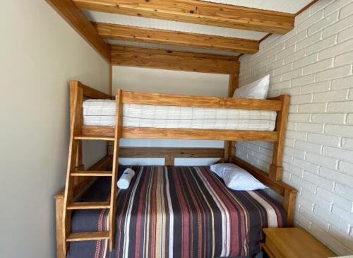 Postel nebo postele na pokoji v ubytování Eumbo CBD Self Catering