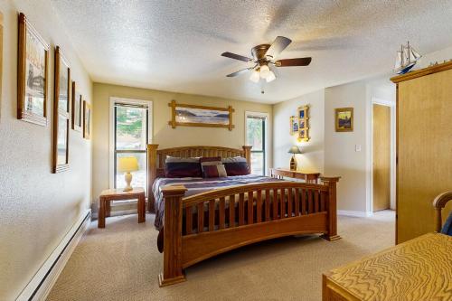 a bedroom with a bed and a ceiling fan at Aspen Village Golf Course Condo - Snowshoes in McCall