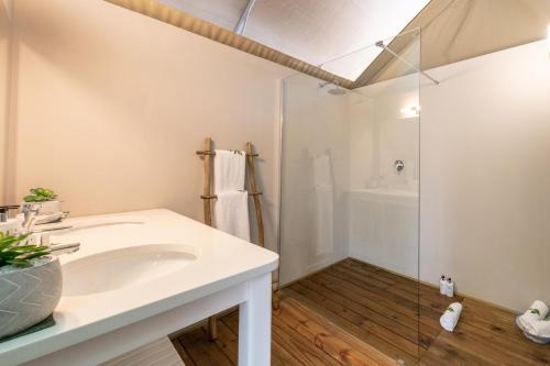 Ένα μπάνιο στο Ndhula Luxury Tented Lodge