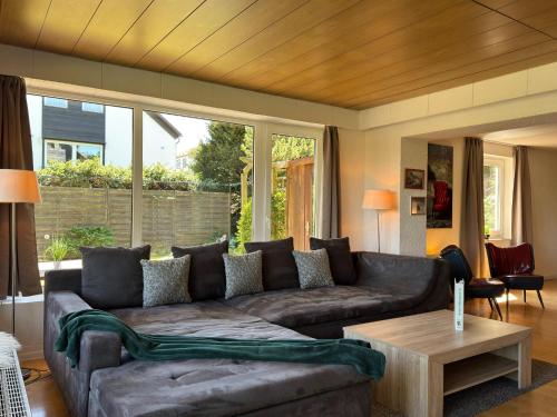 a living room with a couch and a table at Geräumige Wohnung in Altenau mit Terrasse in Lissendorf