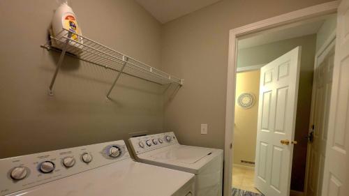 Φωτογραφία από το άλμπουμ του Summerside Cape on Crooked Lake ---Waterfront-Sunsets-Sleeps 12 σε Alanson