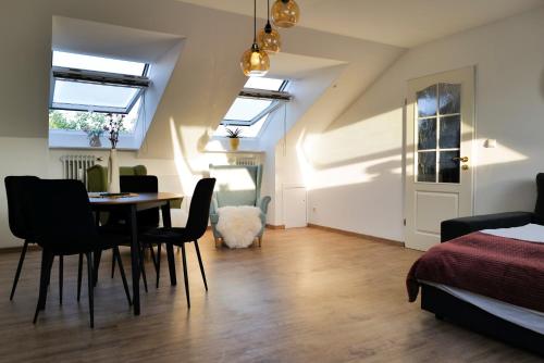 a bedroom with a dining room table and skylights at ThermenNest Erding, parking, wifi in Erding