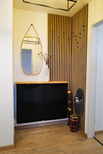 a mirror and a dresser in a room at ThermenNest Erding, parking, wifi in Erding