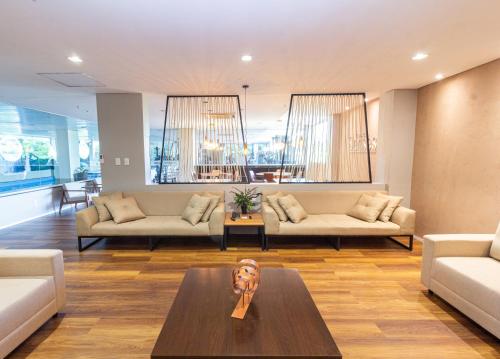 a living room with two couches and a table at Arrey Gran Hotel in Teresina