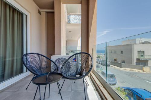 Balkoni atau teres di The Suite Stay - Just off the Promenade & Beach !