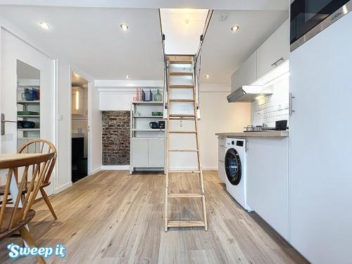 Calm & Cozy Flat Flowered Alley Sleeps 4