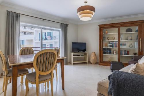 Coastal Living Flat with Sea View by LovelyStay