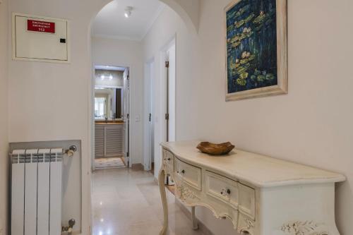 Coastal Living Flat with Sea View by LovelyStay
