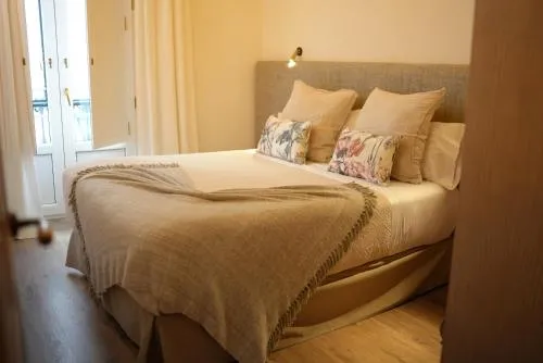 Honest Sevilla Apartments photo 16