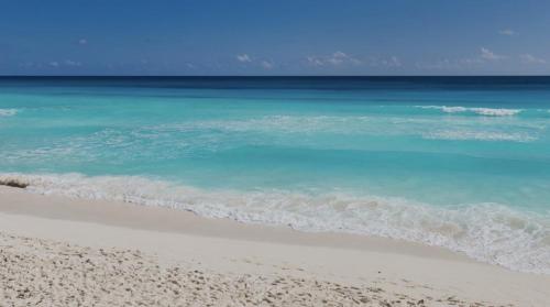 a view of a beach with the ocean at Tropical 3 BDR Villa with pool By Casa Paraíso in Cancún