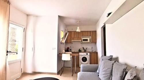 a living room with a couch and a kitchen at Residencial Las Dunas, Best Holiday Home Resort On The Island- VV in Corralejo