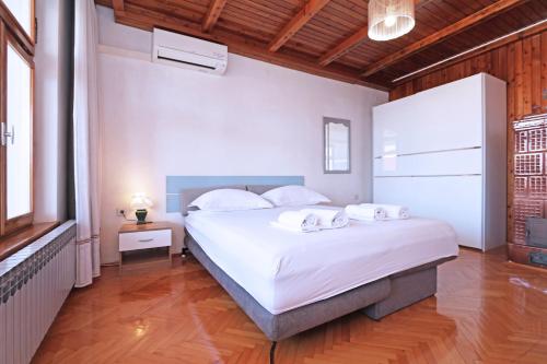 Postel nebo postele na pokoji v ubytování Apartments Villa Flamingo
