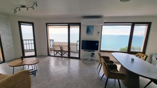 Под наем 4-стаен Апартамент с Изумителна фронтална гледка море, Sun Coast resort Свети Влас