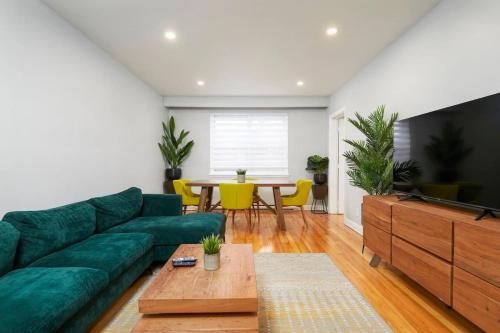 Fotografie z fotogalerie ubytování Stylish 2BR in Montreal v Montrealu